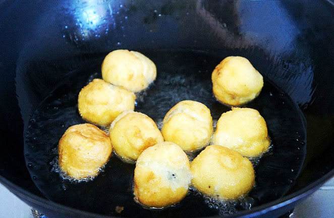 電熱鍋炸元宵 電熱鍋炸元宵